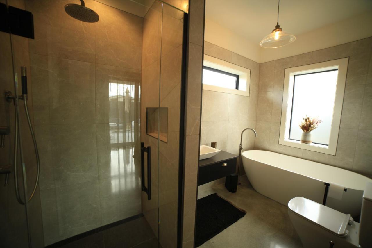 Black Stilt Retreat, Stunning Luxury Property ツイゼル エクステリア 写真